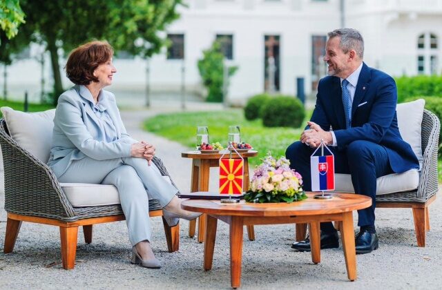 Pellegrini prijal prezidentku Severného Macedónska, rokovali o rozširovaní EÚ aj energetickej bezpečnosti – VIDEO, FOTO