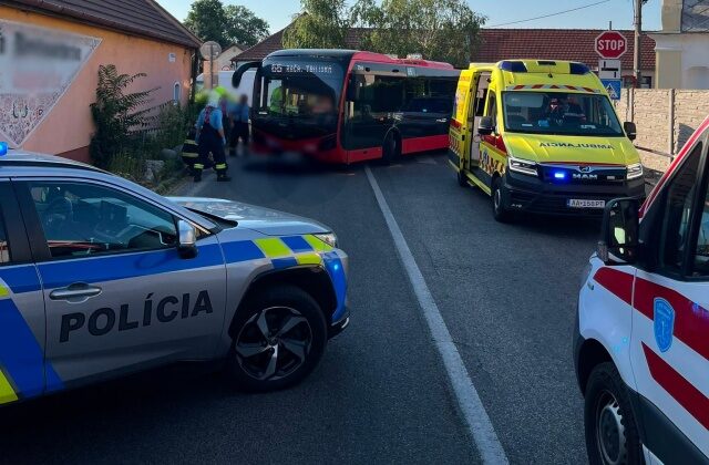 Tragické ráno v Bratislave, po zrážke s autobusom vo Vajnoroch zomrela chodkyňa – FOTO