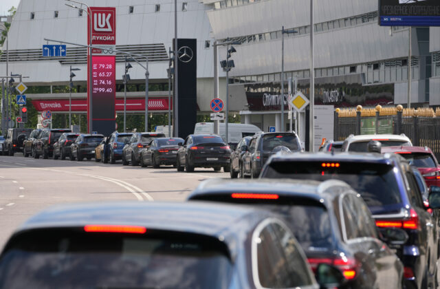 Moskva zakázala export nafty s cieľom stabilizovať domáci trh zdecimovaný ukrajinskými útokmi na ropnú infraštruktúru