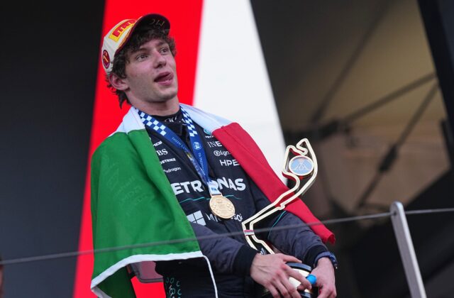 Antonelli na vrchole F1, no doma ho čaká tvrdá kritika. Otec mu poslal jasný odkaz