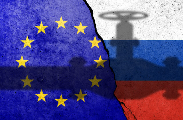 Členské štáty Európskej únie dočasne zachovali cenový strop na ruskú ropu