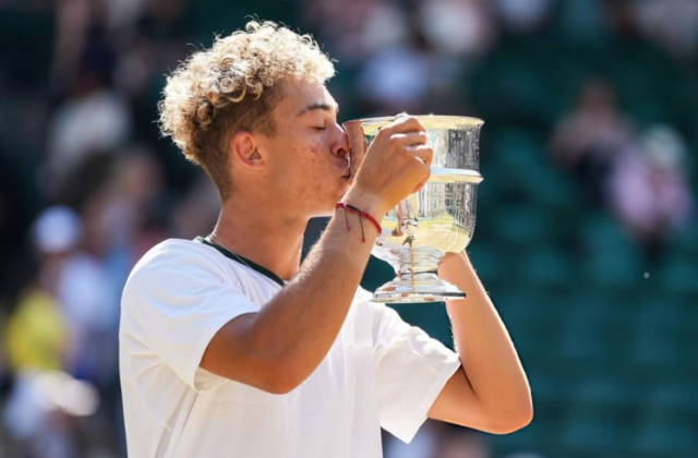 Titul na Wimbledone sčasti patrí aj Slovensku. Americký mladík má korene v Bratislave a rozpráva plynule po slovensky – FOTO