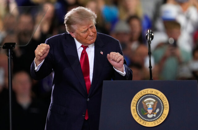 Trump pohrozil Iránu tvrdou odvetou po raketovom útoku na americké základne