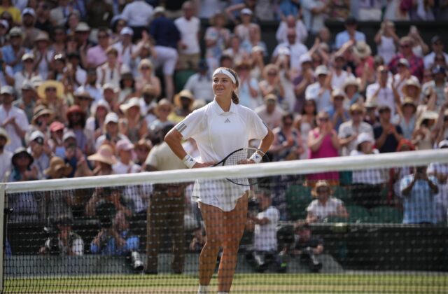 České tenistky dobyli Wimbledon už pred finále. O titul si zahrajú Muchová a Nosková – VIDEO