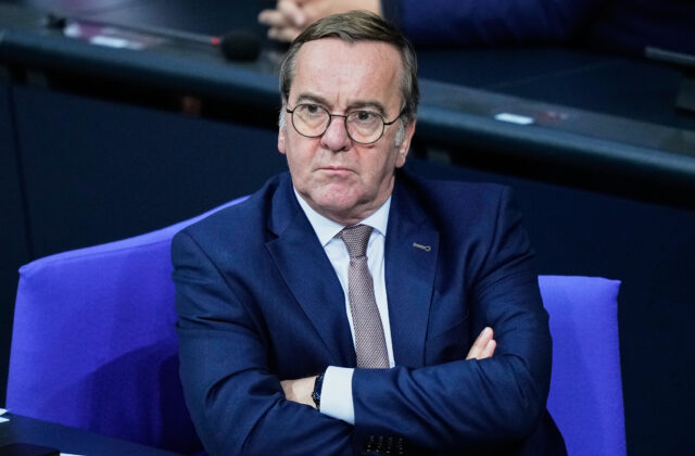 Nemecký minister obrany odmieta poskytovať informácie krajinským vládam, ak ich ovládne krajná pravica