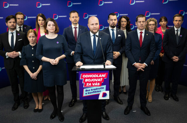 Politológ: Účasť v referende nad 25 percent by bola pre Demokratov výrazným politickým úspechom