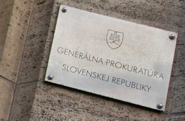 Počet stíhaných významných korupčných káuz poklesol, nevymizli však úplne