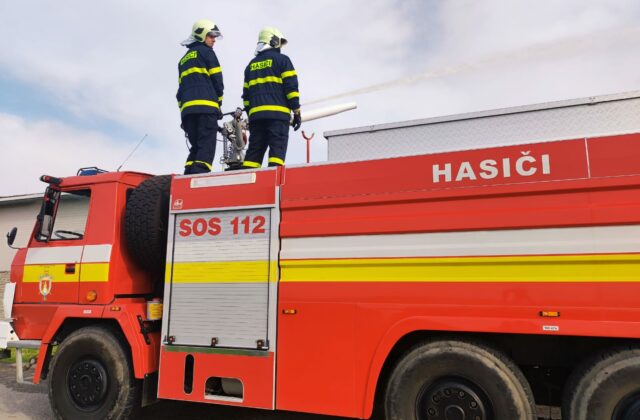 Reštauráciu v Jablonove nad Turňou zachvátil požiar, na mieste môžu byť aj zranené osoby – VIDEO