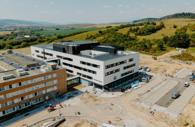 Vzorové priestory nového pavilónu už preverujú zdravotníci. Dolaďujú ich do posledného detailu