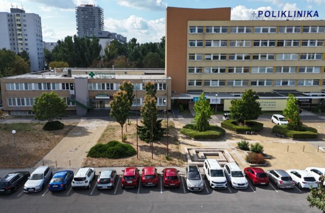 Top foto dňa (19. august 2026): Budúca 24-hodinová lekáreň, Trumpov heliport, útok na Kyjev a robotické psy