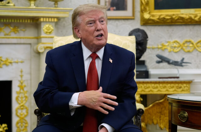 Trump poprel rokovania s Iránom a tvrdí, že Hormuzský prieliv je otvorený