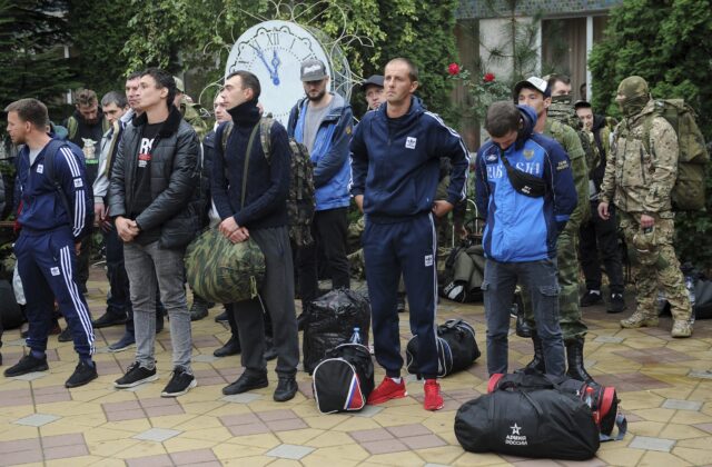 Rusko sa pripravuje na novú mobilizáciu, muži odchádzajú za hranice