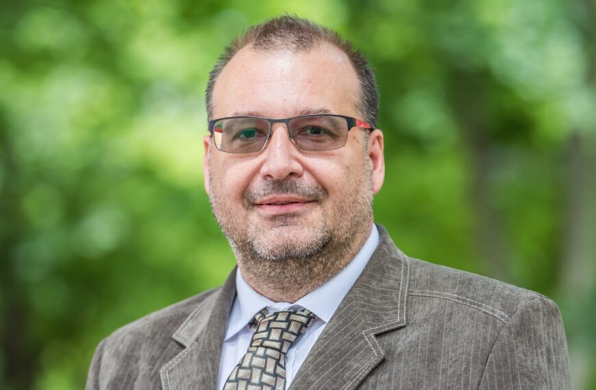 Politológ: PS bude mať v komunálnych voľbách problém, najlepšie pripravené sú strany Smer, Hlas a KDH