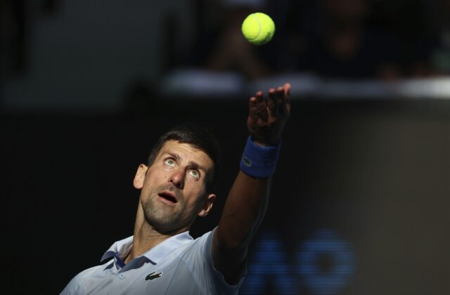 Djokovič nečakane vypadol v Cincinnati už v 2. kole, nad jeho sily bol výrazne mladší Argentínčan – VIDEO
