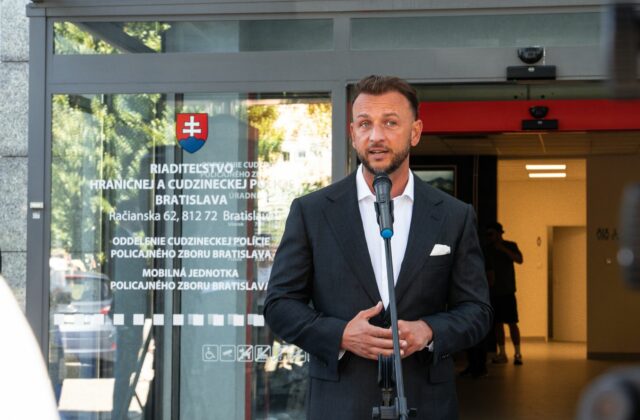 Súčasťou radarov sú ruské komponenty, Šutaj Eštok oznámil vyvodenie personálnej zodpovednosti a opozícia žiada audit – VIDEO