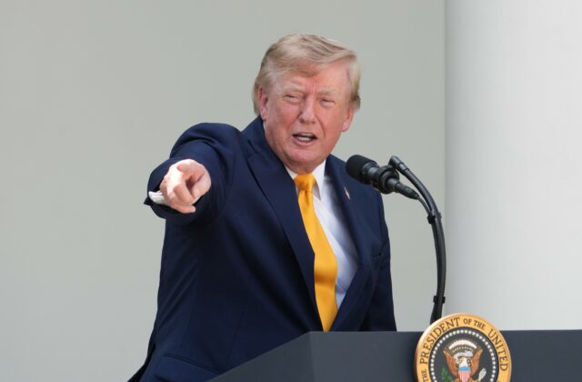 Popravy protivládnych demonštrantov v Iráne sa musia zastaviť, vyhlásil Trump