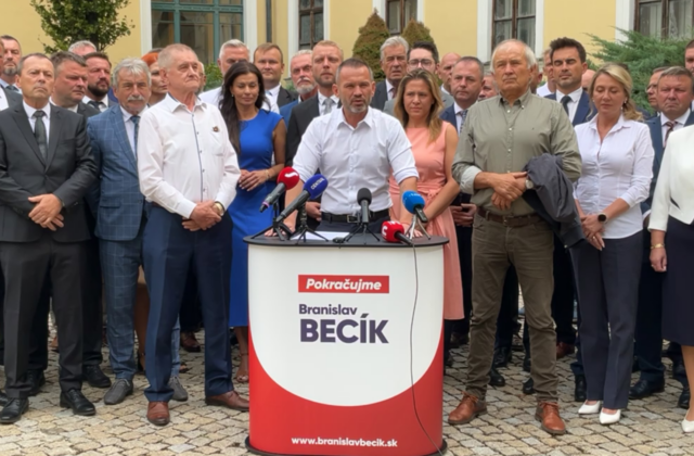 Becík bude opäť kandidovať na predsedu Nitrianskeho kraja, počas kampane bude za voličmi jazdiť traktorom – VIDEO