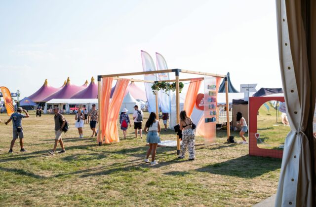 dm na LOVESTREAM-e opäť spojí festivalové zážitky so starostlivosťou a osvetou