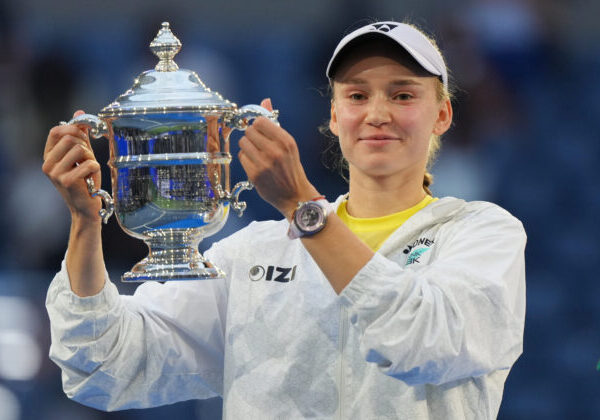 Rybakinová bola s víťaznou trofejou z US Open na Slovensku. Pellegrini ju privítal v Prezidentskom paláci – VIDEO