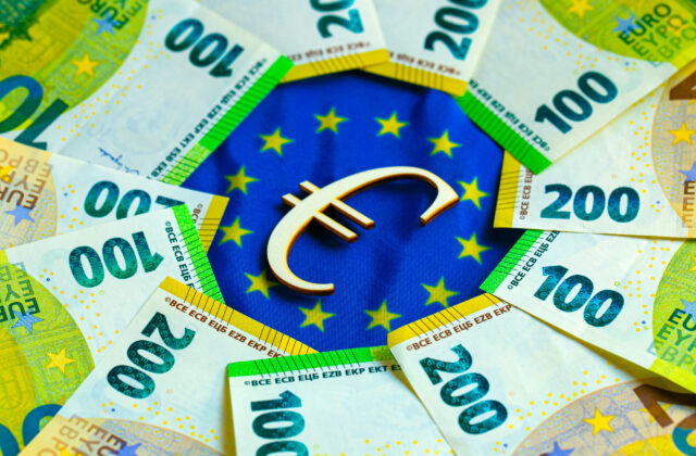 Budeme platiť Bruselu viac? Europoslanec hovorí o „populizme“ niektorých štátov a vytiahol čísla