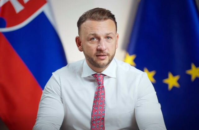 Šutaj Eštok odovzdal dobrovoľným hasičom na východe nové zásahové vozidlá aj štvorkolky – VIDEO