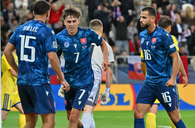 Ani zlomeniny a dlaha ho od fandenia neodradili. Hokejový majster sveta podporil futbalistov v Košiciach