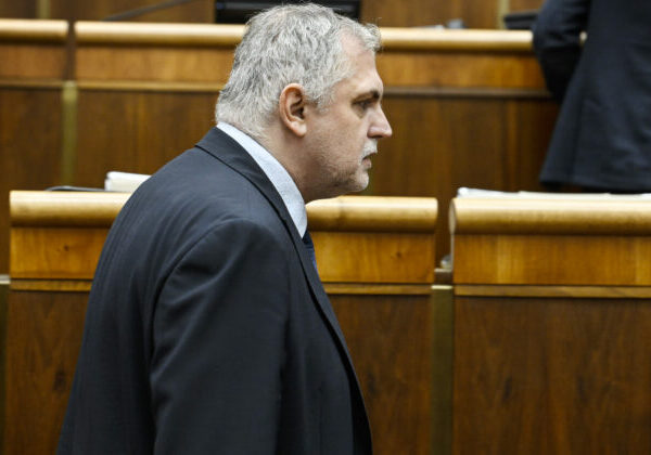 Michelko nevie o nikom, kto by spojil svoju politickú budúcnosť s Tarabom. Slyško zostáva v Hlase