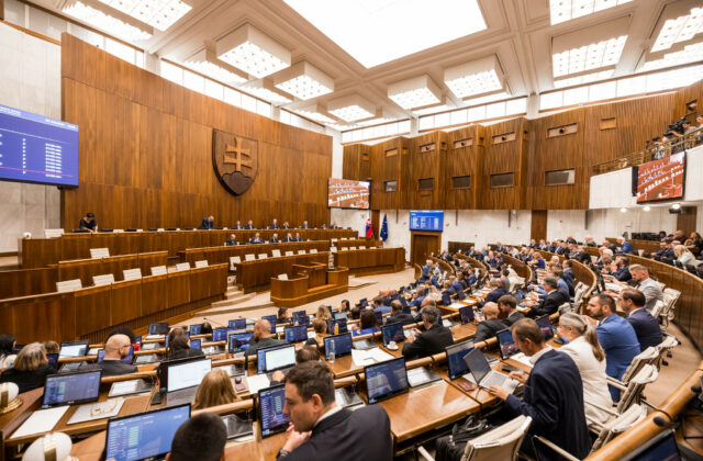 Mimovládky otvorili diskusiu o násilí a sexizme v parlamente, systémové zmeny sú nevyhnutnosťou