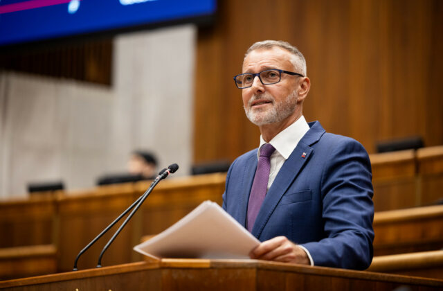 Raši nevidí dôvod na Gašparovo odvolanie, na čele parlamentu ho považuje za dôveryhodného