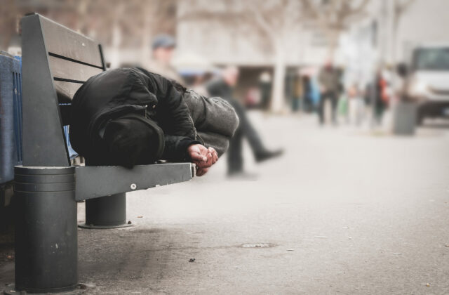 Prevenciu a ukončovanie bezdomovstva na Slovensku bude mať na starosti nová rada vlády
