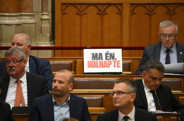 Maďarský súd poslal bývalého Orbánovho ministra na 30 dní do väzby
