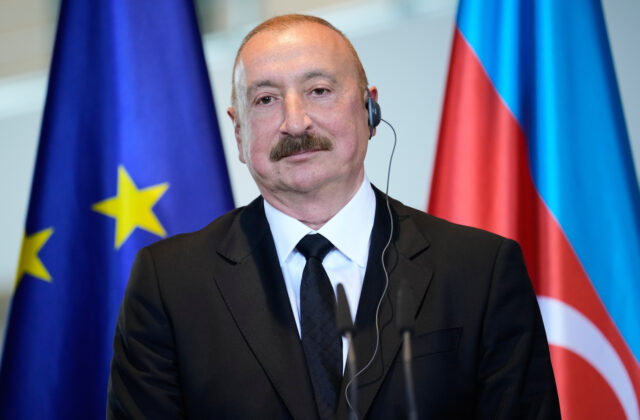 Azerbajdžanský režim prezidenta Alijeva pritvrdzuje, známy aktivista dostal 13 rokov