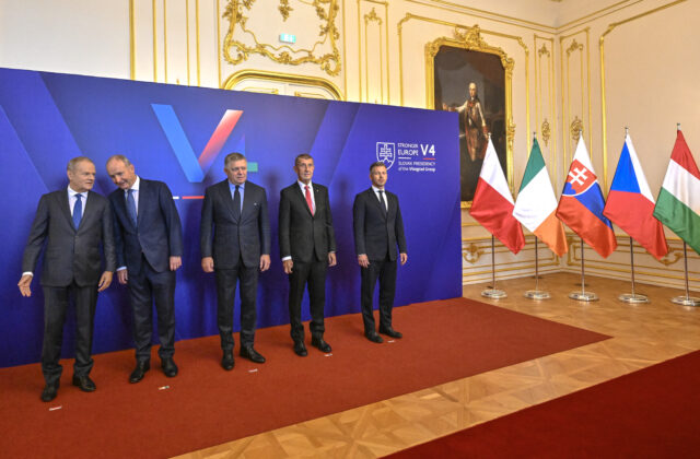 Premiéri krajín V4 a Írska rokovali na Bratislavskom hrade o budúcnosti Európskej únie – FOTO