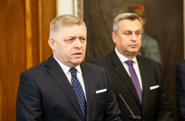 SNS kritizuje Fica za stiahnutie návrhu na odvolanie Tarabu, podľa strany ide o bezprecedentné porušenie koaličnej zmluvy – VIDEO