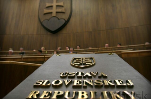 Peter Slyško a Milan Kováč sa stali novými poslancami parlamentu, nahradili Kmeca a Radačovského po ich odchode na ambasády