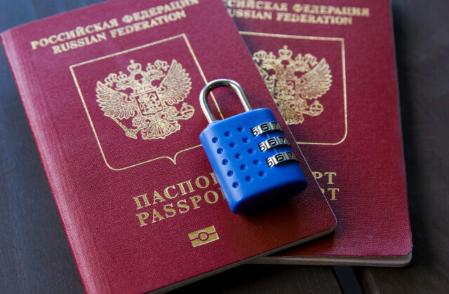 Praha sprísnila režim pre ruských diplomatov, musia hlásiť svoje cesty