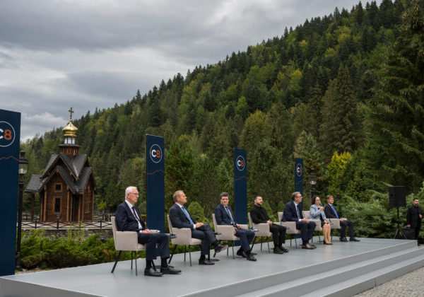 Slovensko na ukrajinskom samite zastupoval štátny tajomník Eštok, hlavnou témou bolo posilnenie spolupráce