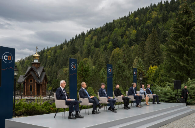 Slovensko na ukrajinskom samite zastupoval štátny tajomník Eštok, hlavnou témou bolo posilnenie spolupráce