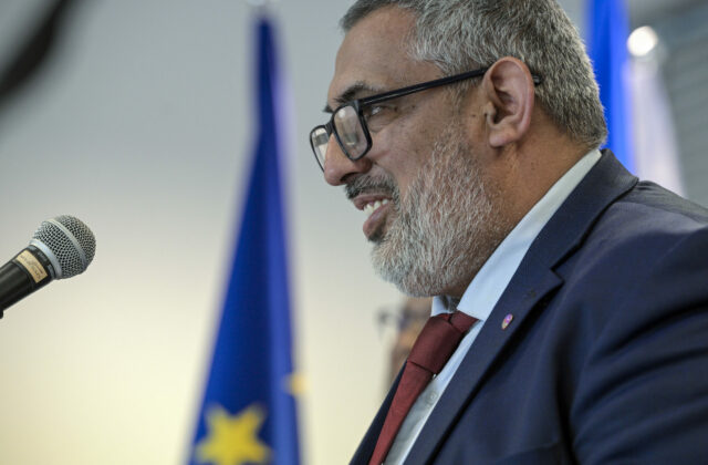 Takmer polovica rómskych obcí nemá chodník ani kanalizáciu, infraštruktúra však stále napreduje