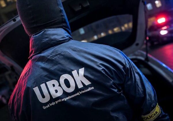 Podvodníci vylákali od poškodených 30 miliónov eur, ÚBOK počas akcie zadržal 11 podozrivých osôb