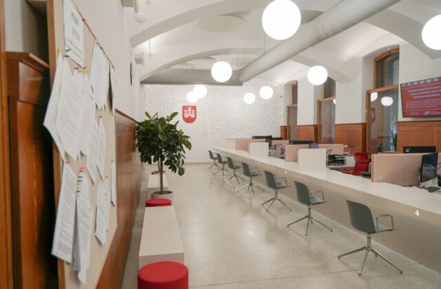 Bratislavské Staré Mesto otvorilo zrekonštruované klientske centrum, priestory sú modernejšie aj bezbariérové – FOTO