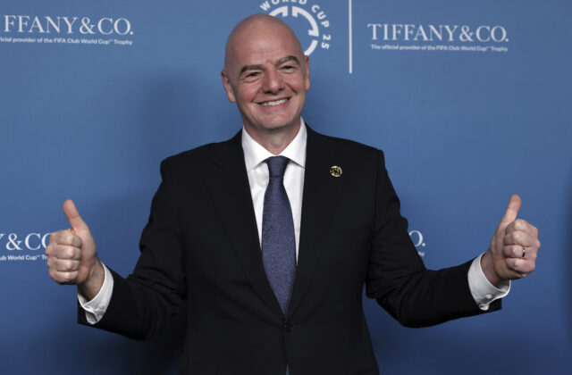 Nič sa nezmenilo. Infantino aj napriek kontroverznému plánu bude kandidovať v prezidentských voľbách FIFA