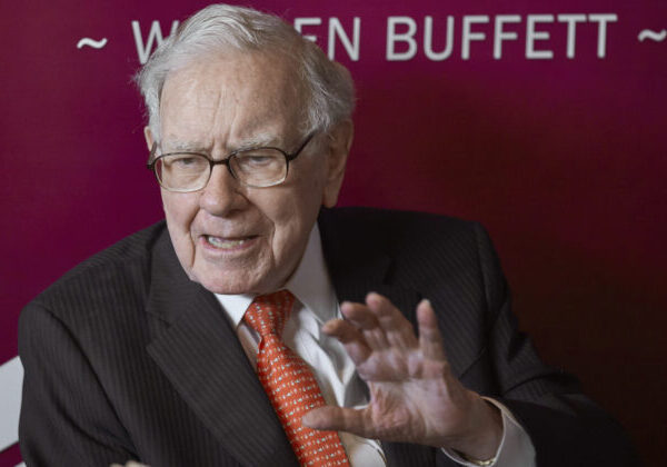 Warren Buffett po desaťročiach odchádza z čela investičného impéria Berkshire Hathaway