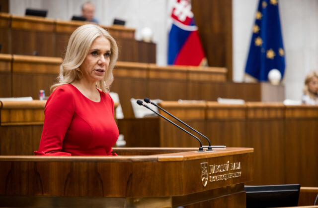 Ministerku Sakovú sa opäť nepodarilo odvolať, parlament nebol uznášaniaschopný