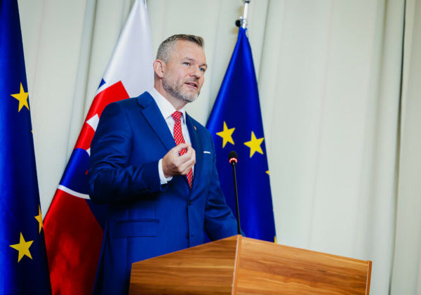 Pellegrinimu prekáža voľno poslancov v pondelky. Majú skoro 300 bodov, pracovať by mohli aj každý deň