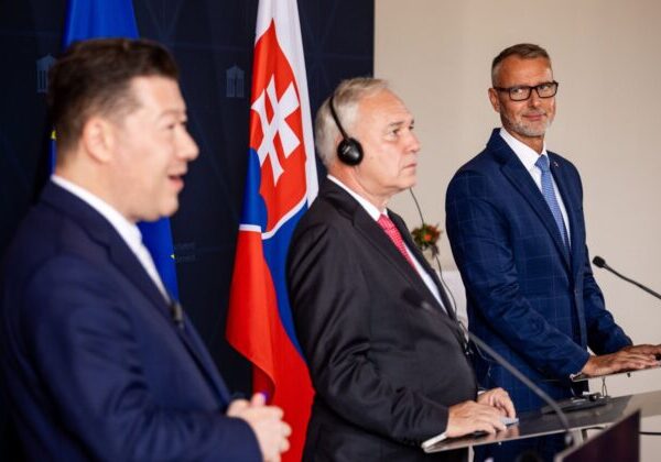 Raši sa zúčastnil rokovaní predsedov parlamentov Slavkovského formátu, diskutovali aj o rozširovaní EÚ – FOTO
