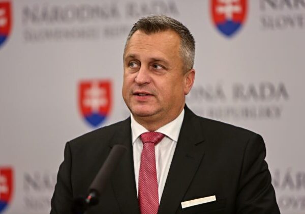 Danko odmieta, že SNS rozbíja vládu, Fico sa v pondelok stretne s Kuffom