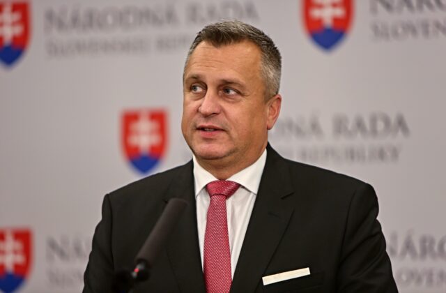 Danko odmieta, že SNS rozbíja vládu, Fico sa v pondelok stretne s Kuffom