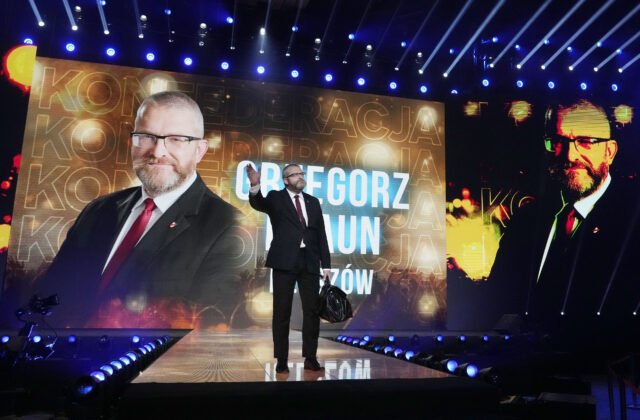Európsky parlament zbavil poľského krajne&hellip;