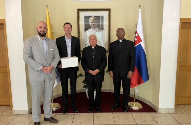 Slovensko chce privítať pápeža Leva XIV., pod pozvanie sa podpísalo 6 109 ľudí – FOTO